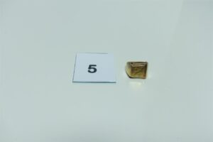 1 chevalière en or gravée "RH" (Td59). PB 7,1g
