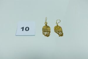 2 pendants en or 21K à décor de petites chaînes en pampille. PB 7,6g