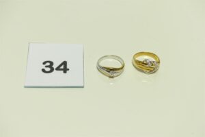 2 bagues en or ornées de petits diamants (1 bicolore Td52)(1 à décor d'un coeur Td52). PB 9,4g