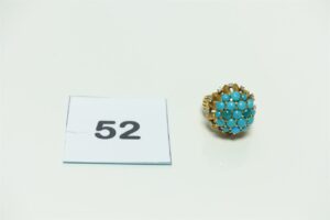 1 bague en or ornées de pierres couleur turquoise entourage petits diamants (Td 51). PB 11g