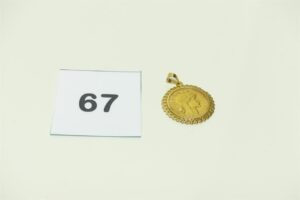 1 pendentif en or serti-griffes une pièce de 20Frs RF1908. PB 8,2g