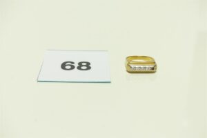 1 bague en or et platine ornée de 4 petits diamants (1 chaton vide,Td51). PB 5,2g