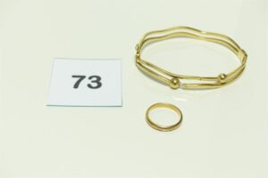 1 bracelet cassé en or et 1 alliance en or (Td55). PB 11,3g