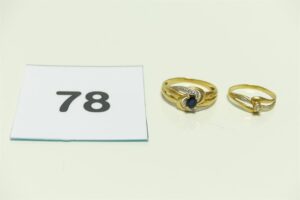 2 bagues en or (1 ornée d'une pierre bleue et 2 petits diamants Td53)(1 ornée d'une petite pierre blanche Td46). PB 3,5g