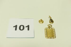 3 pendentifs en or (un Coran, 1 Soleil et 1 orné de petites pierres et d'un petit diamant). PB 3g