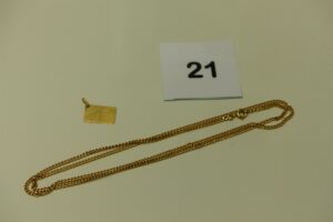 1 pendentif en or à décor d'une carte postale et 1 chaîne maille gourmette en or (L64cm). PB 11,4g