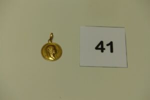 1 médaille de la Vierge en or. PB 4g