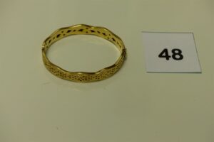 1 bracelet rigide ouvrant et ouvragé en or (diamètre 5/5,5cm). PB 12,7g