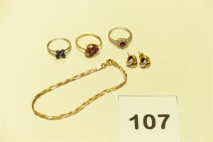 3 bagues ornées de petites pierres et de petits diamants (Td 49/52/58) 2 boucles tricolores et 1 bracelet maille tresséetricolores (L16cm). Le tout en alliage 9K. PB 7g (manque 1 système)