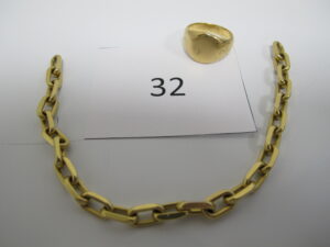 1 Chevalière de dame en or (TD52), 1 bracelet en or manque fermoir maille fantaisie.PB 22,43g.