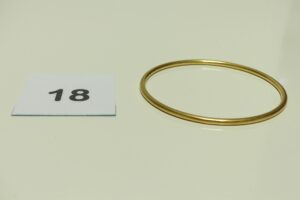 1 Bracelet jonc en or (Diamètre 6,5cm). PB 18,5g