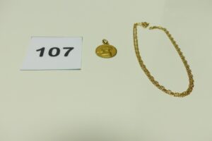 1 Chaîne en or maille marine (L44cm) et 1 médaille en or gravée au verso. PB 6,5g