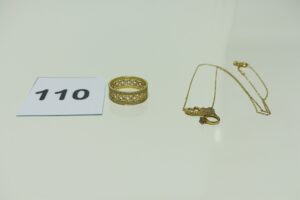 1 Bague en or ajourée ornée de petites pierres (Td 56) et 1 collier en or maille forçat motif central à décor d'un coeur et d'une bague (L30cm). PB 5,2g