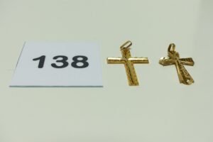 2 Croix en or. PB 2,8g