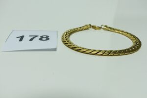 1 Bracelet en or maille anglaise (usé, L18cm). PB 15g