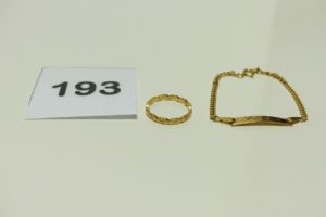 1 alliance ciselée en or (Td49, intèrieur gravé) 1 bracelet maille gourmette en or identité gravée (L14cm). PB 5,3g