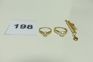 2 bagues en or ornées d'une perle (Td53) et 1 collier en or motif central orné d'une perle et d'un petit coeur. PB 4,6g