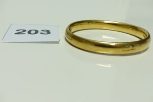 1 bracelet en or rigide articulé, ouvertute coulissante (diamètre 6,5cm). PB 19,5g