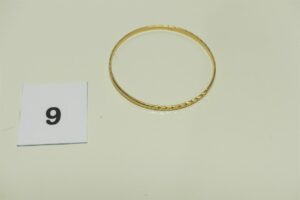 1 Bracelet en or 750/1000 rigide et ouvragé (Diamètre 6,5/7cm). PB 14g