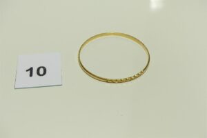 1 Bracelet en or 750/1000 rigide et ouvragé (Diamètre 6,5/7cm). PB 14g