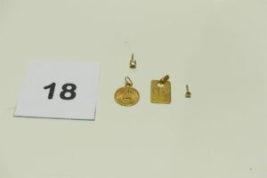 2 Médailles d'amour en or 750/1000 gravées, 1 pendentif en or 750/1000 orné d'un petit diamant et 1 boucle en or 750/1000 ornée d'un petit diamant (manque fermoir). PB 3,1g