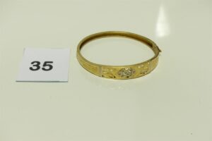 1 Bracelet en or 750/1000 bicolore rigide et ouvrant orné de pierres (trés abimé, Diamètre 6,5/7cm). PB 10,7g