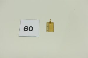 1 Pendentif plaque en or 750/1000 bicolore. PB 5,4g