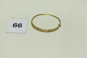1 Bracelet en or 750/1000 rigide et ouvrant orné de pierres (fragile, Diamètre 6cm). PB 7,5g