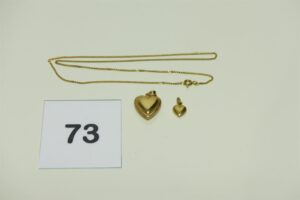 2 Pendentifs en or 750/1000 à décor d'un coeur et 1 chaîne maille gourmette en or 750/1000 (L40cm). PB 3,8g