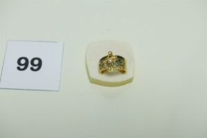 1 Bague à décor floral en émail et ornée de petites pierres bleues et petits diamants (Td53) en or 750/1000. PB 7g