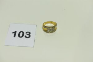 1 Bague en or 750/1000 bicolore ornée de petits diamants (Td58). PB 5g