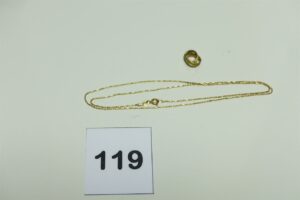 1 Chaîne fine en or 750/1000 à décor de boules et batonnets (L 50cm) et 1 pendentif à 2 anneaux en or 750/1000. PB 3,5g