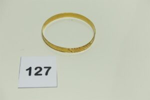 1 Bracelet rigide et ouvragé (Diamètre 6,5cm) en or 750/1000. PB 15,8g