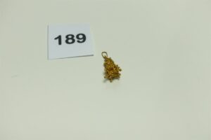 1 Pendentif en or 750/1000 à décor d'une pépite d'or supérieur. PB 10,1g