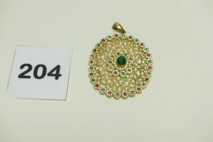 1 Pendentif en or 750/1000 à décor floral orné de nombreuses pierres (Hauteur 5cm). PB 8,8g
