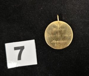 1 Médaille ronde gravée (Diam 2,5cm) en or 750/1000 18k. PB 5,9g