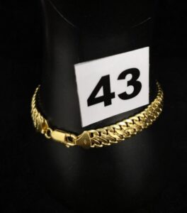 1 Bracelet maille en huit demie bombée (L 18cm) en or 750/1000 18k. PB 6,1g