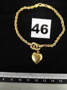 1 Bracelet en maille corde orné d'un motif coeur (L18cm) en or 750/1000 18k. PB 6,7g