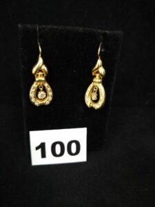 2 Pendants d'oreilles ornés de pierres , en or 750/1000. PB 5,2g