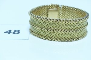 1 bracelet large maille tressée en or 750/1000 (cassé,L20cm). PB 55g