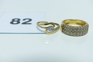 2 bagues en or 750/1000 (1 ornée d'un pavage de petits diamants Td54)(1 bicolore Td52). PB 7,6g