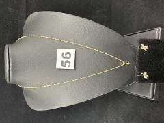 1 Chaine maille fine torsadée (L43cm), 1 Pendentif orné de trois petits diamants et 2 Boucles d'oreilles motif en X (1 poussoir manquant). Le tout en or 750/1000 18k. PB 3,6g