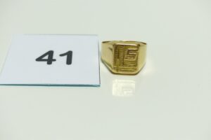 1 Chevalière gravée en or 750/1000 (td63, un epu abimée). PB 5,4g