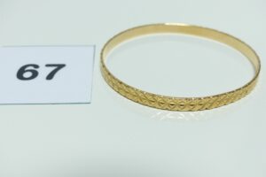 1 Bracelet rigide ouvragé en or 750/1000 (diamètre 6,5cm). PB 15,9g