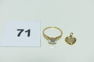 1 bague rehaussée d'une pierre (td66) et 1 pendentif coeur orné de petits diamants. Le tout en or 750/1000. PB 4,8g