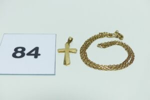 1 Chaîne maille forçat (L52cm) et 1 croix (H3cm). Le tout en or 375/1000. PB 3,8g