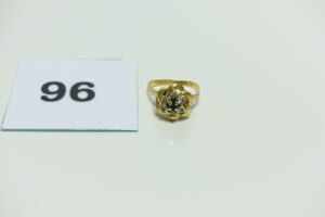 1 bague en or 750/1000 à décor floral orné de petites pierres (td51). PB 3,2g