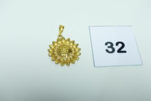 1 pendentif en or 916/1000 à décor d'un soleil. PB 3,4g