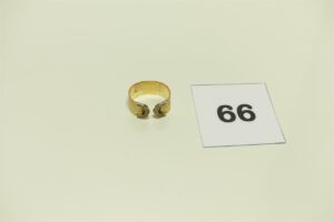 1 bague tricolore ouverte en or 750/1000 et ornée de petits diamants (monture fendue, Td55). PB 4,3g