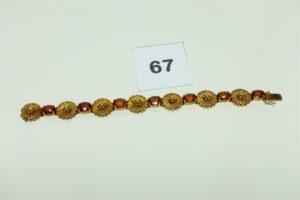 1 bracelet en or 750/1000 à décor floral et orné de grosses pierres ambrées (L19cm). PB 27,6g